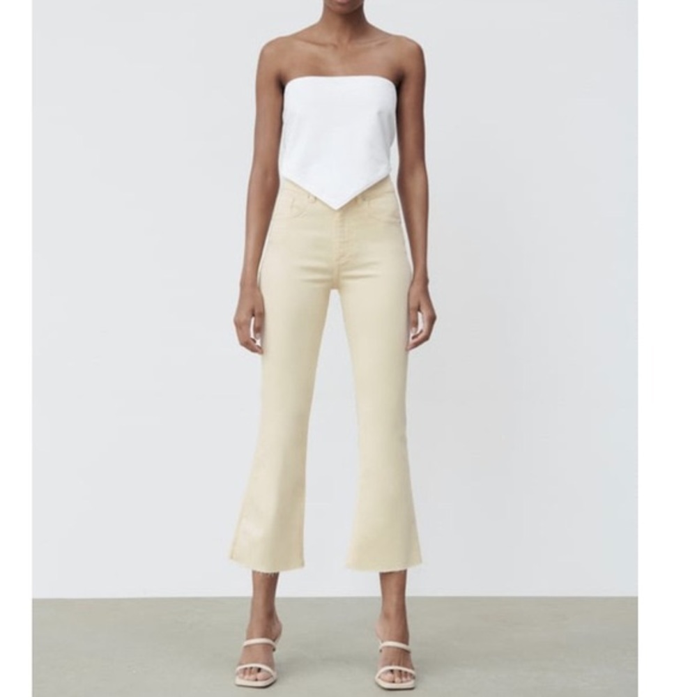 Zara. Cropped Flare Jeans. Light Yellow. Size 4 US